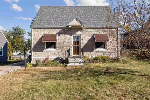 2215 Hamilton St SW, Cedar Rapids, IA 52404