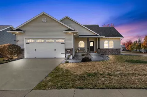 5102 Windmill Ct SW, Cedar Rapids, IA 52404
