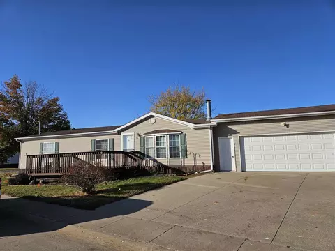 402 Waterway Dr, Iowa City, IA 52246