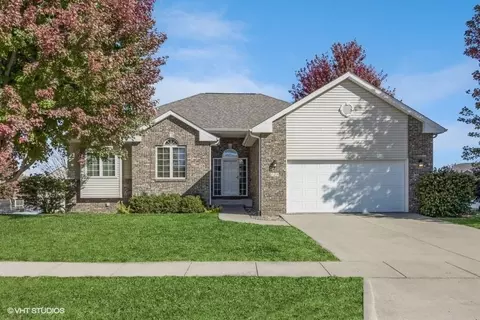 125 Vixen Ln, North Liberty, IA 52317