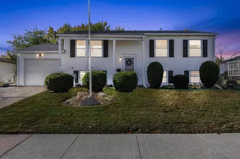 5037 Midway Dr, Cedar Rapids, IA 52405