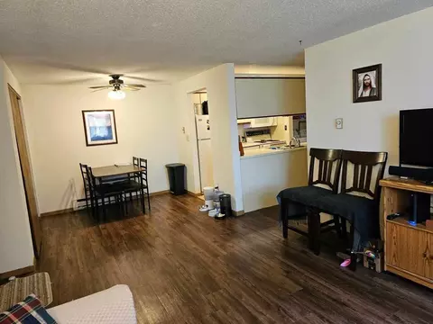 912 Benton Dr, Iowa City, IA 52246