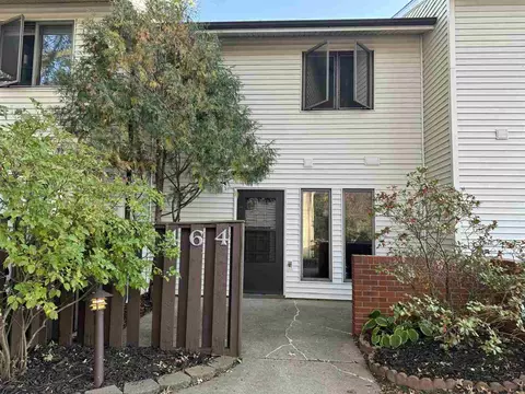 464 Samoa Dr, Iowa City, IA 52246