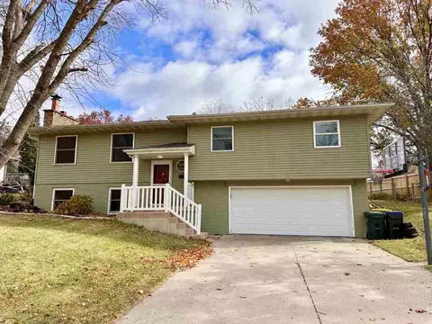 24 N Mount Vernon Dr, Iowa City, IA 52245
