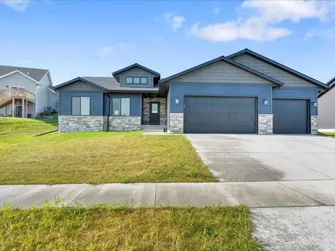 1265 Salm Dr, North Liberty, IA 52317