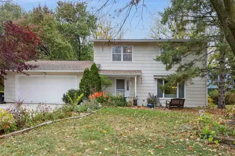 180 Ravencrest Dr, Iowa City, IA 52245