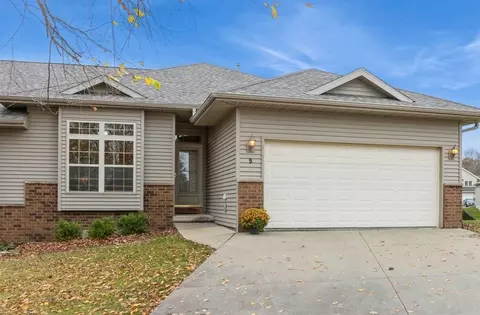 5 Willoughby Pl, Iowa City, IA 52240