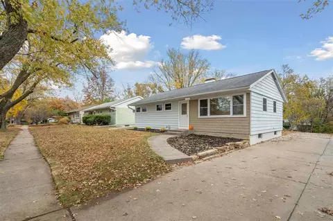 1310 Whiting Avenue Ct, Iowa City, IA 52245