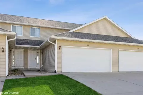 6227 Muirfield Dr, Cedar Rapids, IA 52404