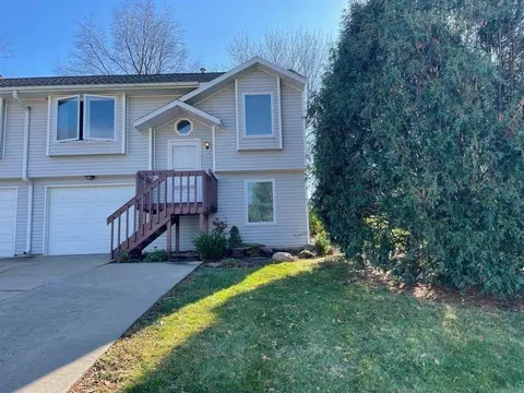 2088 S Ridge Dr, Coralville, IA 52241