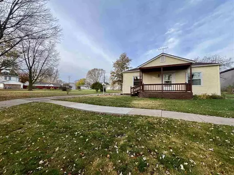 226 N Howard St, North English, IA 52316