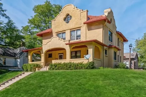228 Brown St, Iowa City, IA 52245