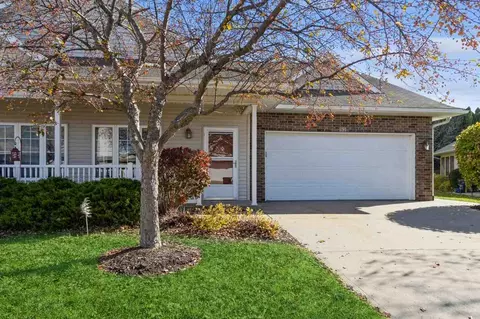 52 Notting Hill Ln, Iowa City, IA 52245