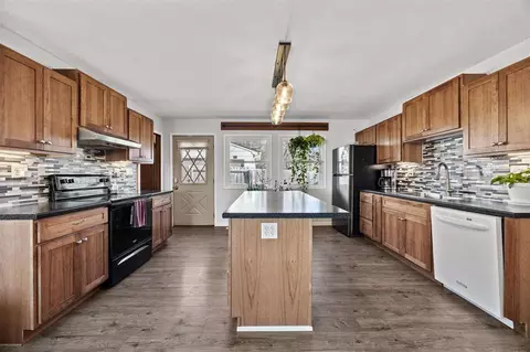 907 Cheyenne Rd NW, Cedar Rapids, IA 52405