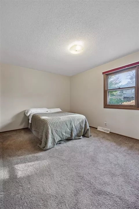 2117 Northgate Dr NE, Cedar Rapids, IA 52402 photo 17