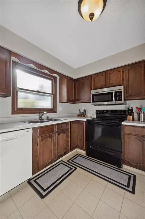 2117 Northgate Dr NE, Cedar Rapids, IA 52402 photo 12