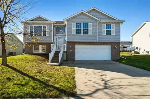 115 Cattail Ln, North Liberty, IA 52317