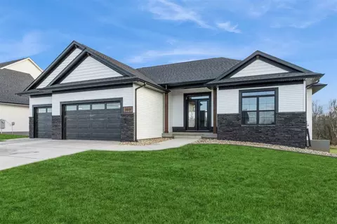 1019 High Ridge Trl, Solon, IA 52333