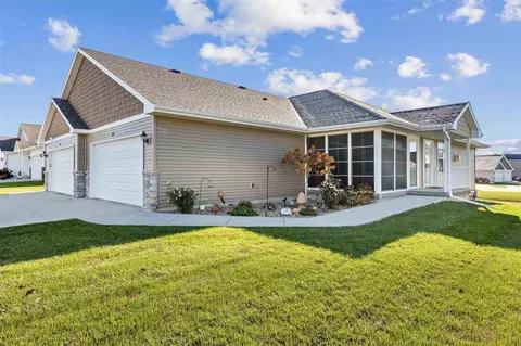 803 Deer Run Dr NE, Cedar Rapids, IA 52402