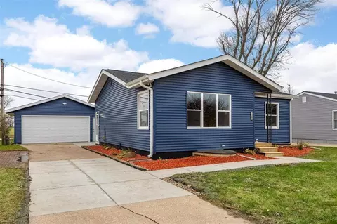 180 Cherry Hill Rd NW, Cedar Rapids, IA 52405
