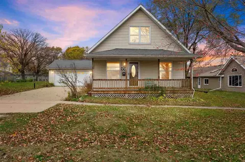 109 N Main St, Stanwood, IA 52337