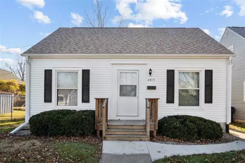 2015 F Ave NE, Cedar Rapids, IA 52402