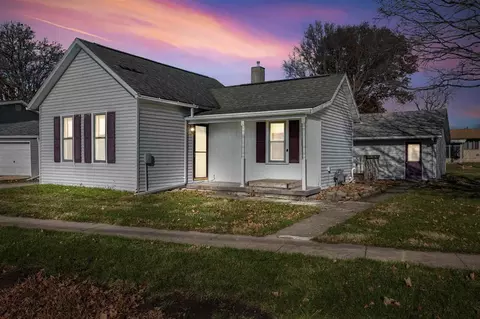 302 E Tuttle St, Norway, IA 52318