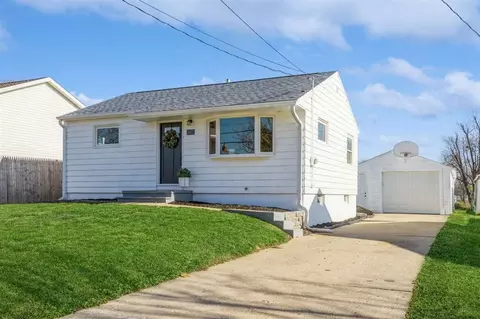 2657 Fruitland Blvd SW, Cedar Rapids, IA 52404