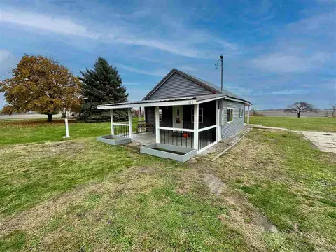 112 E South St, Ollie, IA 52576