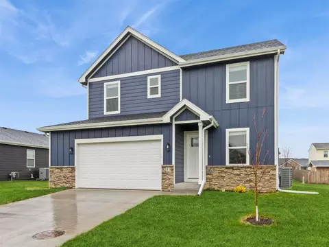 241 Knoll Ridge Dr, Hills, IA 52235