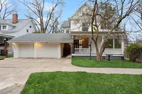 1030 E Washington St, Iowa City, IA 52240