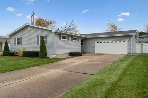 5015 Rich Mar Ln NW, Cedar Rapids, IA 52405
