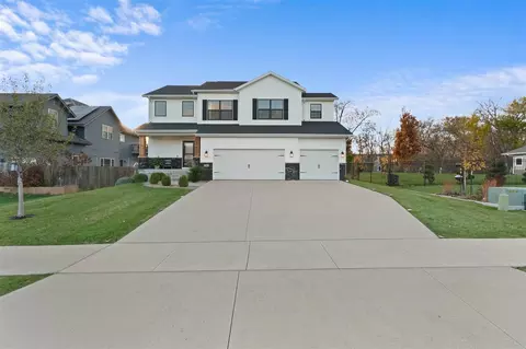 1106 Ryan Cir, Coralville, IA 52241