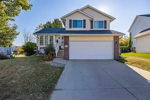939 71st St NE, Cedar Rapids, IA 52402