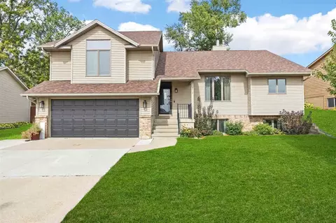 2712 Lancelot Ln NW, Cedar Rapids, IA 52405