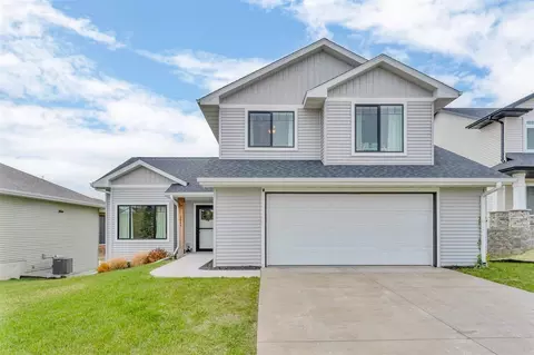 3945 Winnsboro Dr, Iowa City, IA 52245