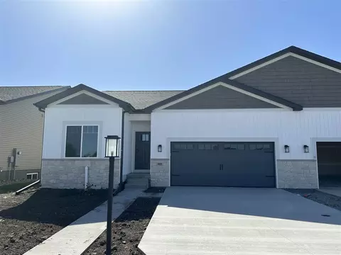 915 Eisenhower Blvd, North Liberty, IA 52317