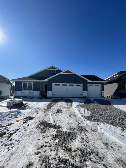 3881 Winnsboro Dr, Iowa City, IA 52245