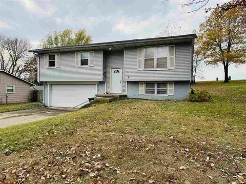 135 Country Club Rd, Williamsburg, IA 52361