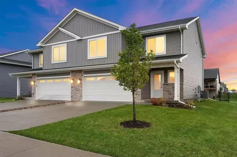 782 River Bend Ln, North Liberty, IA 52317