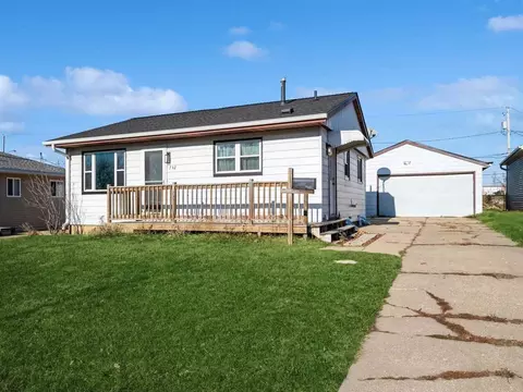 742 Gateway St NE, Cedar Rapids, IA 52402