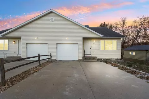 208 E South St, Williamsburg, IA 52361