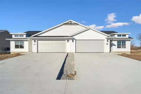 137 Hackberry Dr, Palo, IA 52324