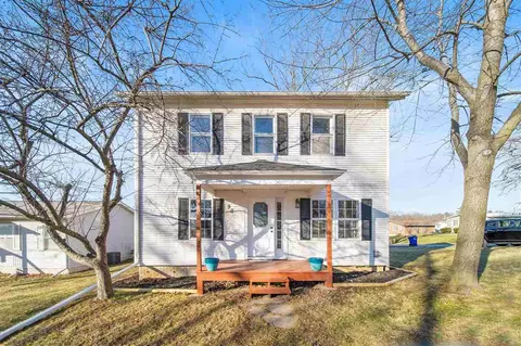 90 N Glasgow St, Riverside, IA 52327