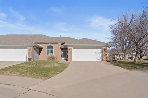 1648 Somerset Ln, Iowa City, IA 52240