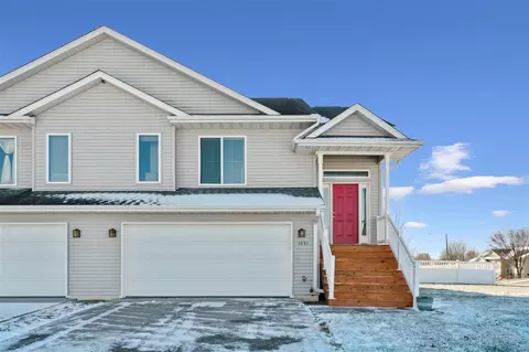 1451 Palisades Dr, Coralville, IA 52241