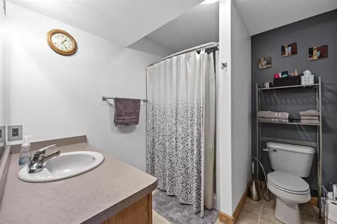 Bath - 1780 North Dr, Ely, IA 52227 photo 2 of 3
