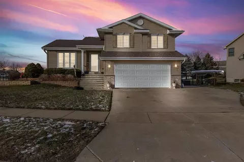1780 North Dr, Ely, IA 52227