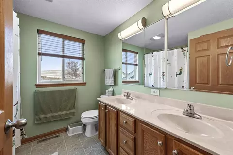Bath - 1780 North Dr, Ely, IA 52227 photo 1 of 3