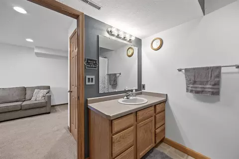 Bath - 1780 North Dr, Ely, IA 52227 photo 3 of 3